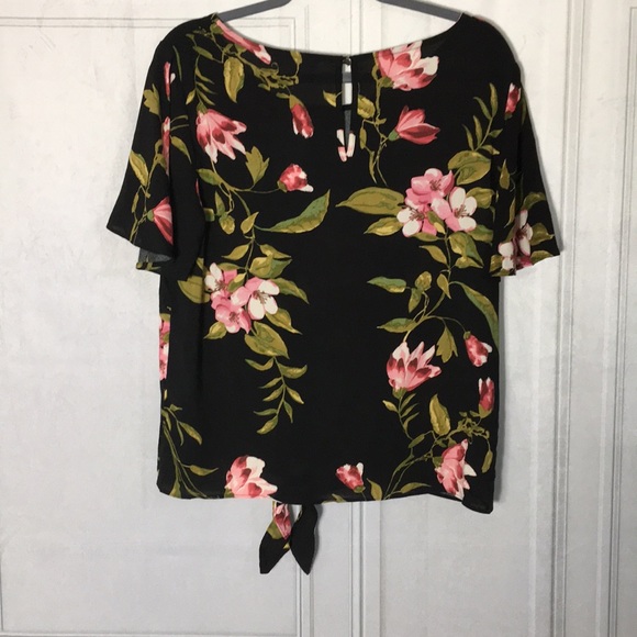 Socialite Floral Top Size Large - Picture 3 of 4